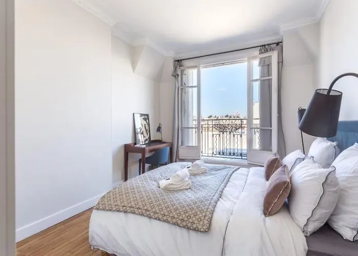 Appartement Design-Vue Tour Eiffel